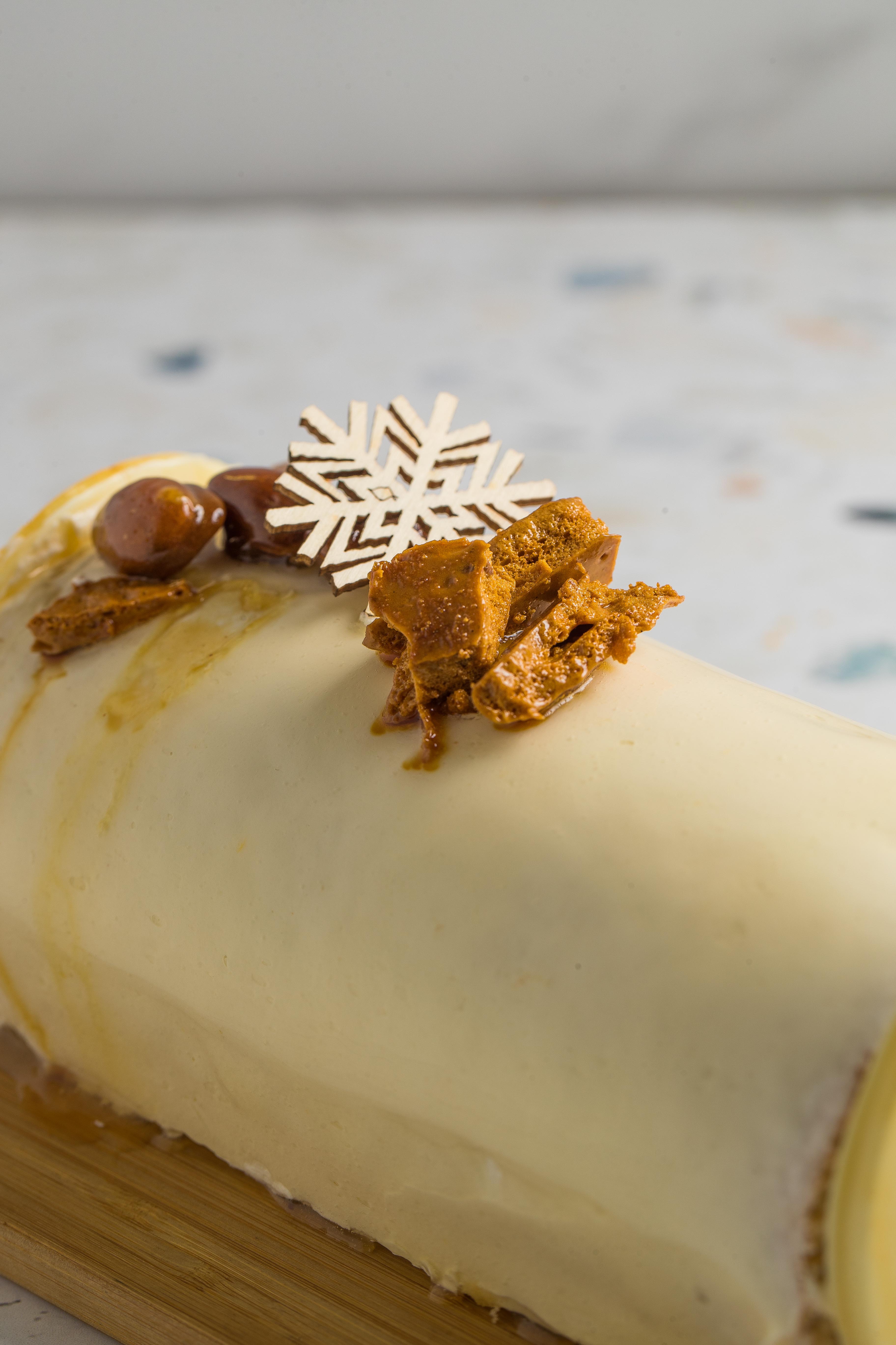 Vanilla with caramel buche 8-10 Persons